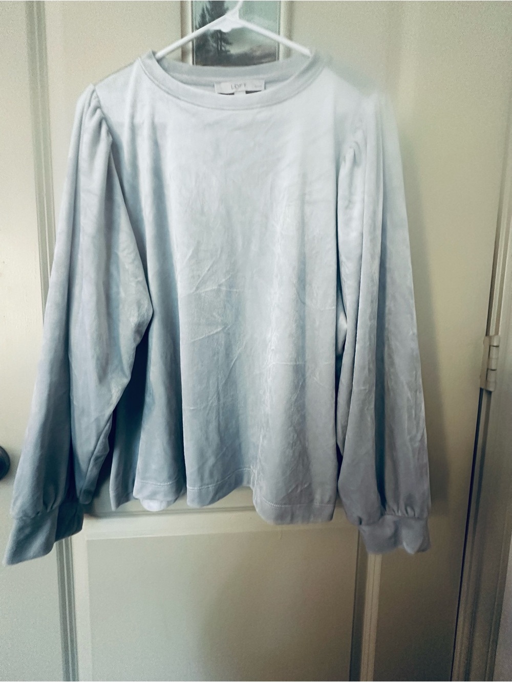 LOFT gray Puff Sleeve Crewneck top.